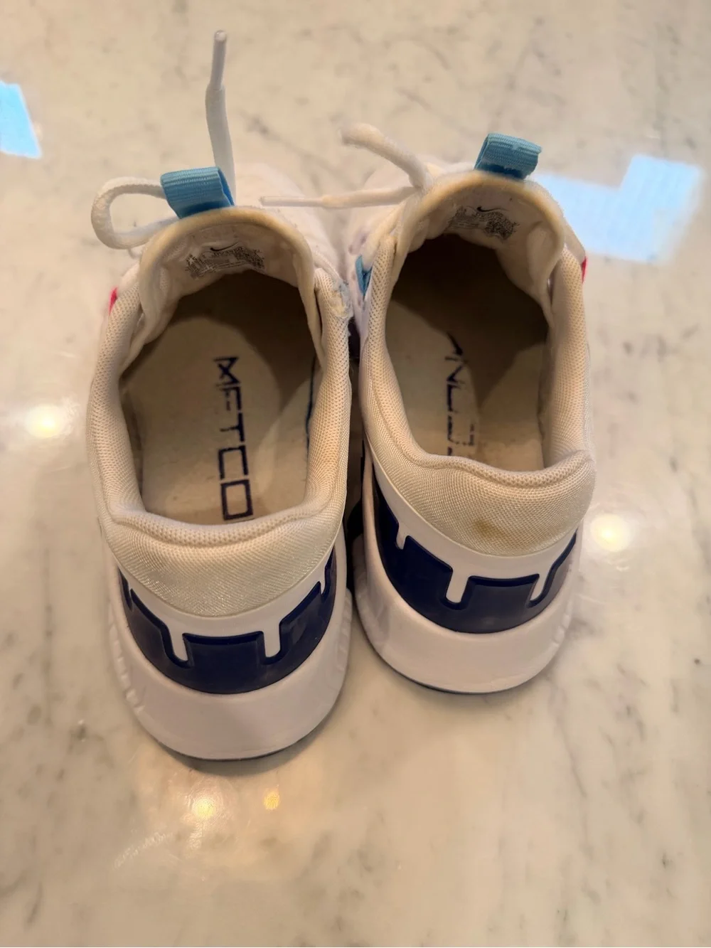 Nike womens metcon sneakers